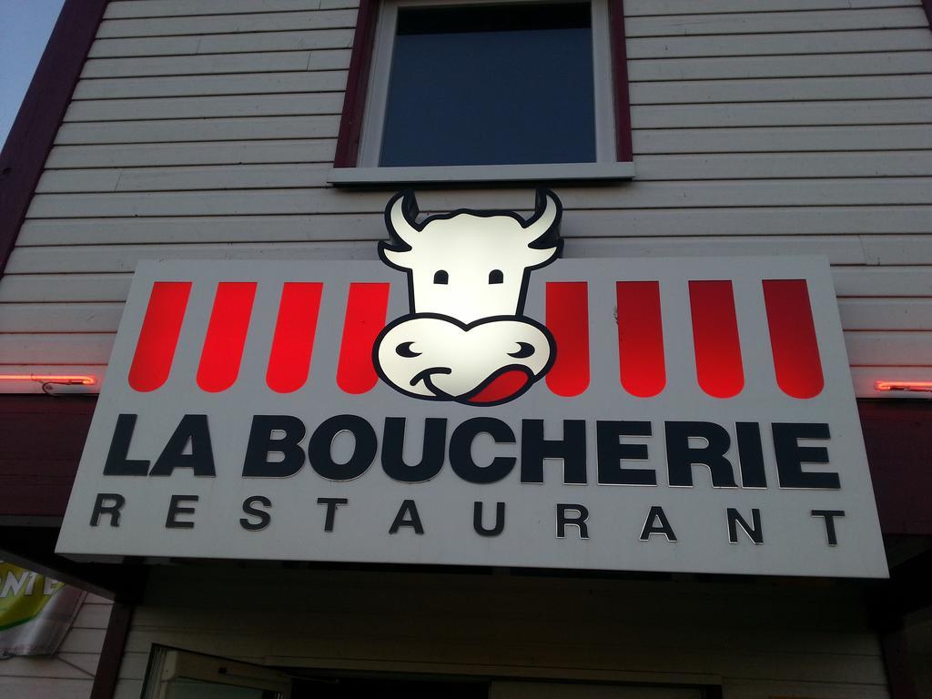 Contact Hotel Fontenay Le Comte Экстерьер фото